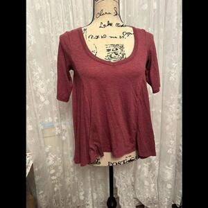 Upgrade Your Wardrobe with the Perfectly Cute Burgundy Top!